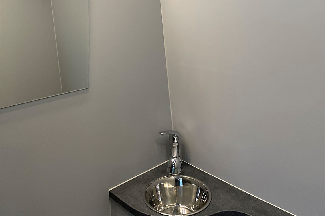 Camper-Toilette mit Waschbecken – platzsparendes Sanitärmodul vom Fachbetrieb installiert