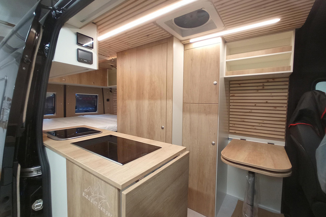 Kompletter Camperumbau mit Bad, Küche und Wohnbereich – alles aus einer Hand