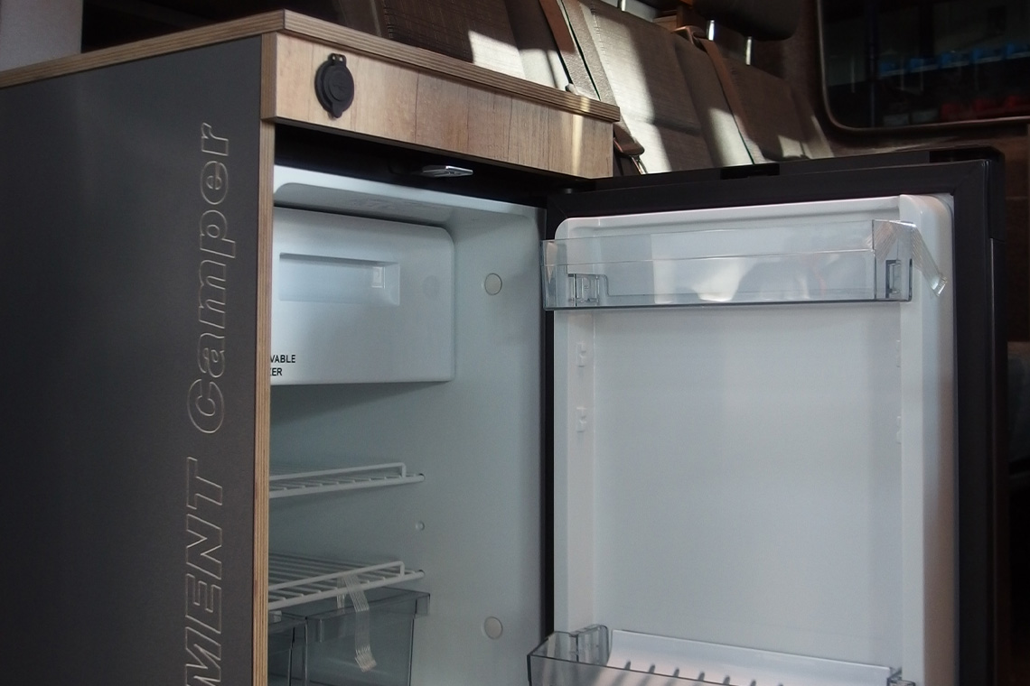 Moderner Kühlschrank für geringen Stromverbrauch